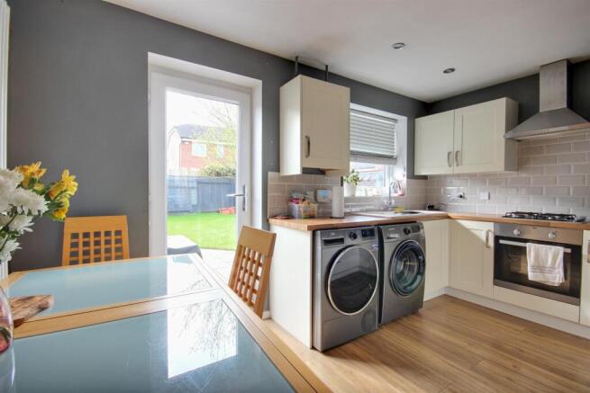 3 bed House for sale Image 6