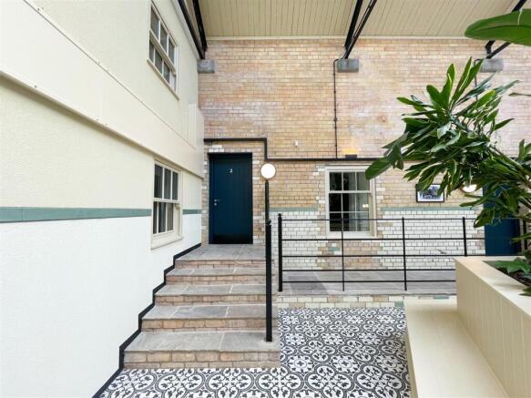 COMMUNAL ENTRANCE