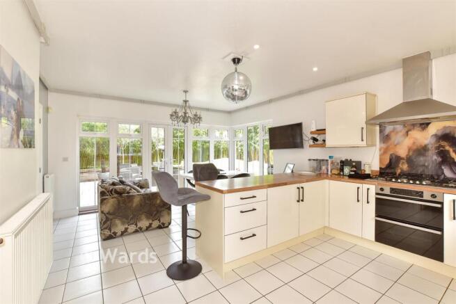 Kitchen/ Breakfast Room