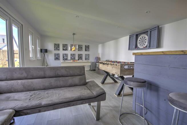 SUMMER HOUSE