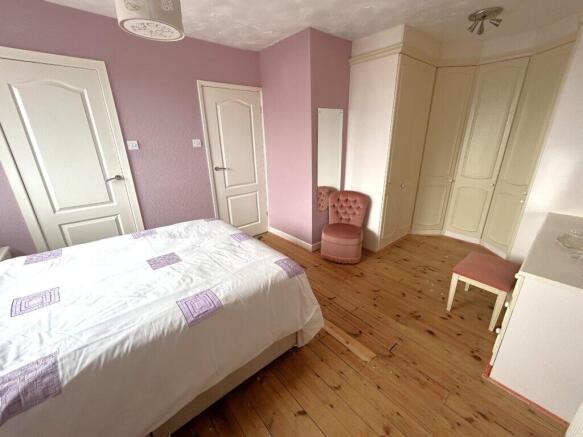 5 bed Semi-Detached for sale Image 12