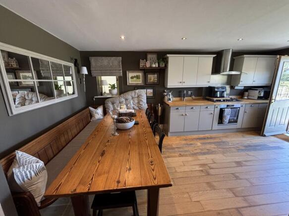 4 bed Detached for sale Image 8