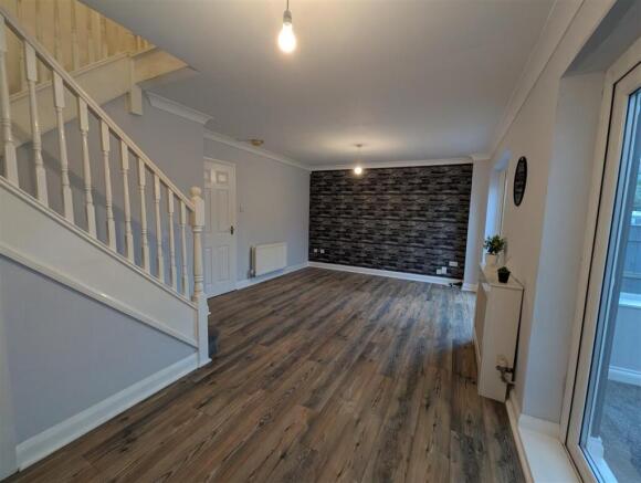 LOUNGE/DINING ROOM