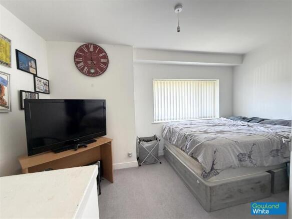 2 bed Semi-Detached for sale Image 8
