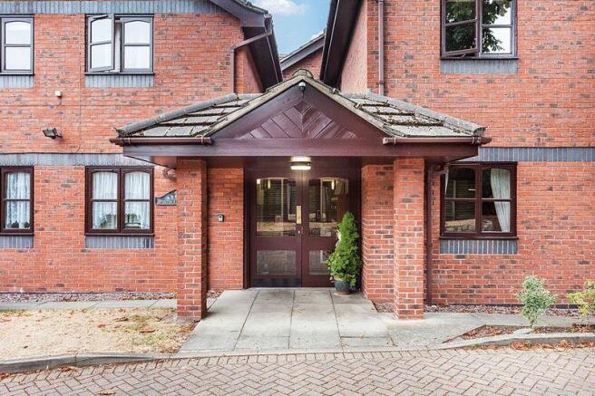 COMMUNAL ENTRANCE