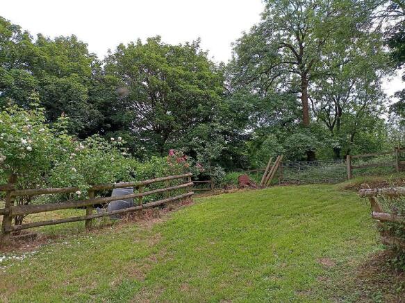 Lawned Gardens