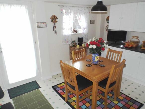 DINING ROOM: