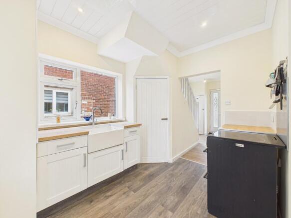 3 bed Semi-Detached for sale Image 6