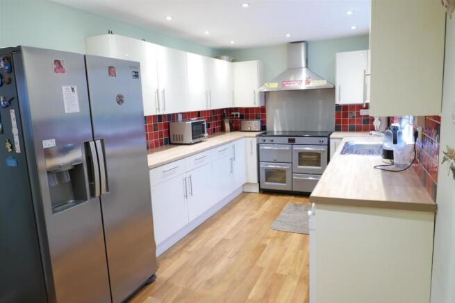 KITCHEN/BREAKFAST ROOM