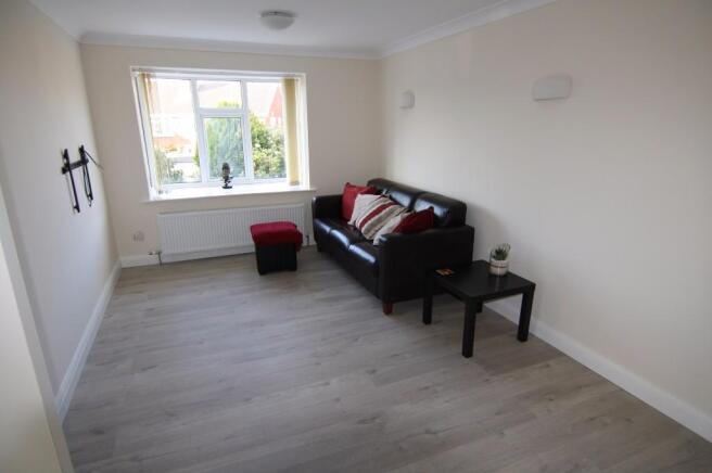 2 bed Semi-Detached Bungalow to rent Image 5