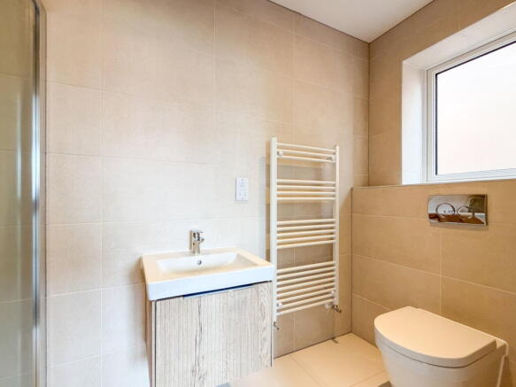 4 bed Detached for sale Image 12