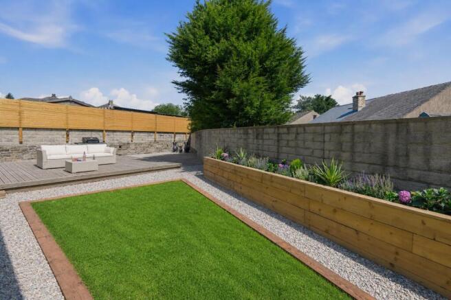 5 bed Detached for sale Image 4