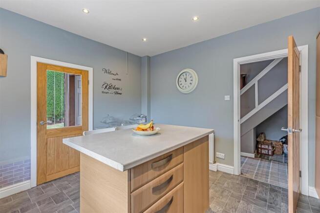 3 bed Semi-Detached for sale Image 7