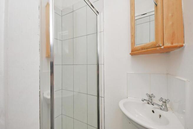 6 bed House to rent Image 9