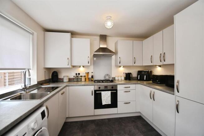 3 bed Semi-Detached for sale Image 6