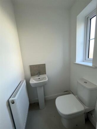 3-bedroom-house-to-rent-in-Deeping-Spalding-wc.JPG
