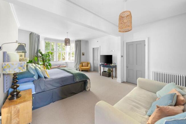 4 bed House for sale Image 12