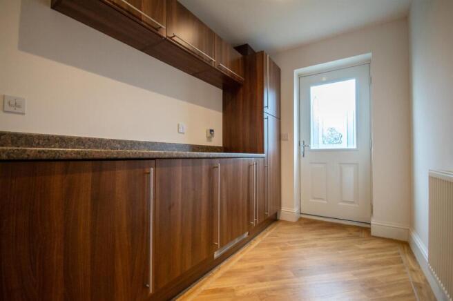 4 bed Terraced to rent Image 5