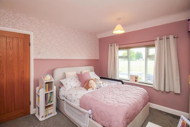 3 bed Semi-Detached for sale Image 9