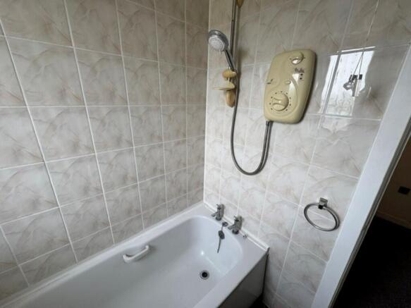3 bed Semi-Detached to rent Image 5