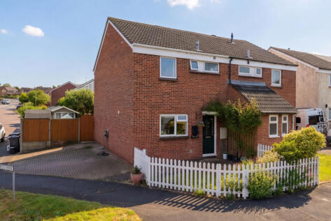 Hunters Way, Saffron Walden, Essex, CB11