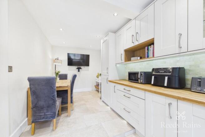 4 bed Semi-Detached for sale Image 5