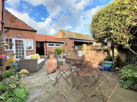 Charming Enclosed Courtyard 816