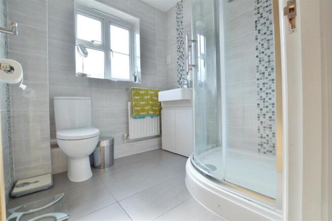 ensuite.jpg