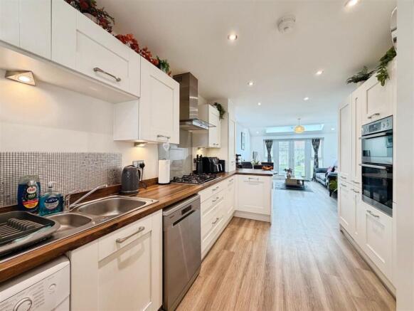 3 bed Semi-Detached for sale Image 5