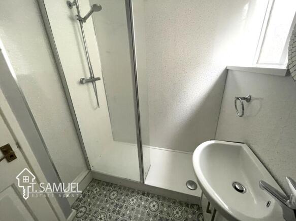 Bathroom 2.JPG