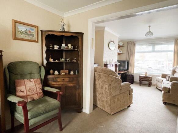 Lounge/Dining ...