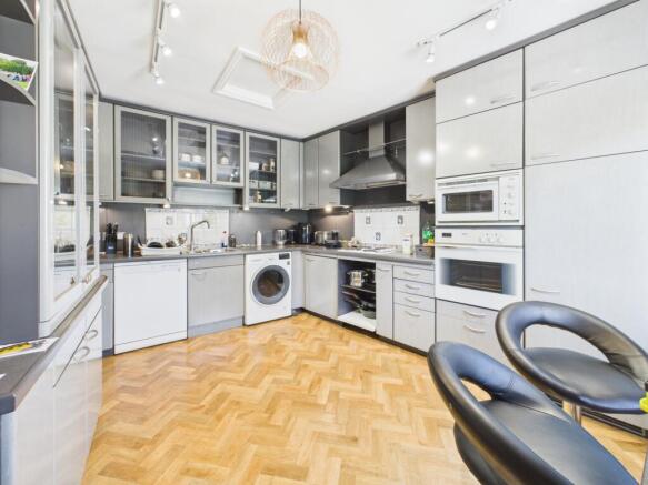 CAM01740G0-PR0419-STILL011