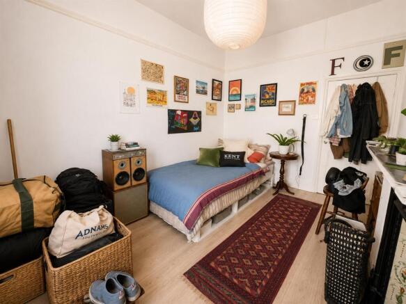 Bed 2 pic 2 - OLD- F2 7a Duke Street - Aug 26.jpg