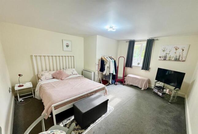 1 bed Flat for sale Image 5
