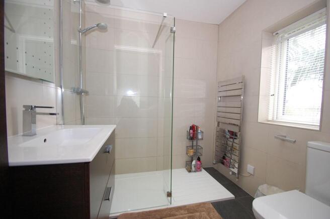 En suite shower