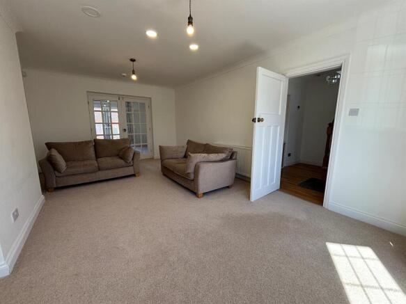 7 bed Detached for sale Image 6