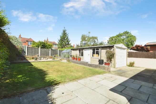 4 bed Detached Bungalow for sale Image 3