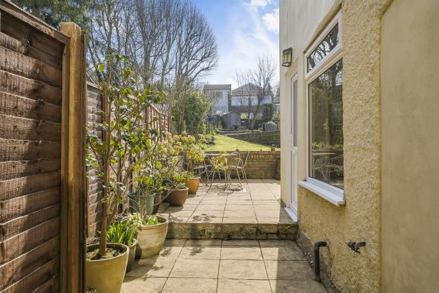 Courtyard to Side