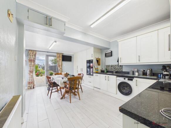 Kitchen/Dining Area