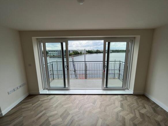2 bed Flat to rent Image 4