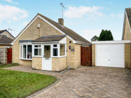 6, Lawton Avenue, Carterton OX18 3JZ