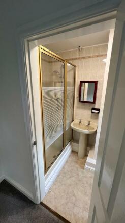 Bedroom 1 En Suite.jpg