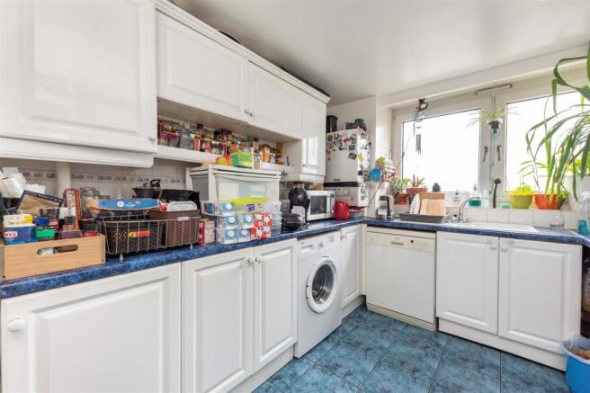 Kitchen (2).jpg