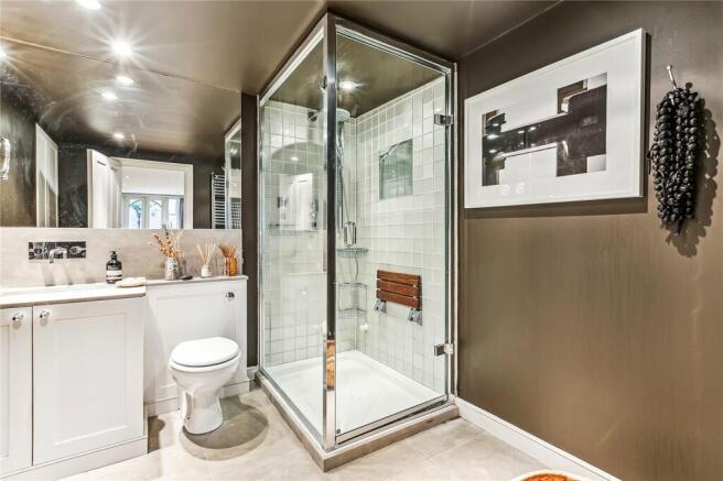 Shower/Steam Room
