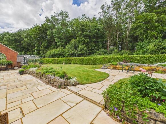 4 bed Detached for sale Image 12