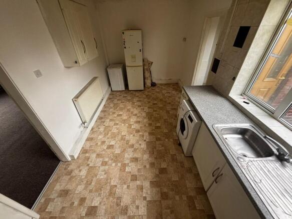 3 bed House to rent Image 4