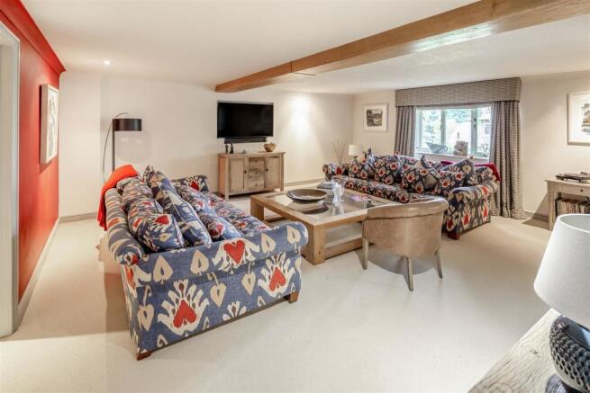 8514373-interior13.jpg