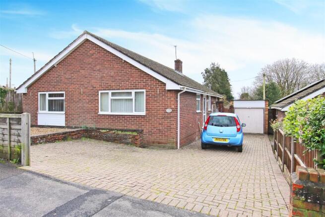 3-bed detached on Micheldever Road, Whitchurch, £425,000
