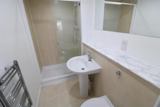 3 bed House to rent Image 8