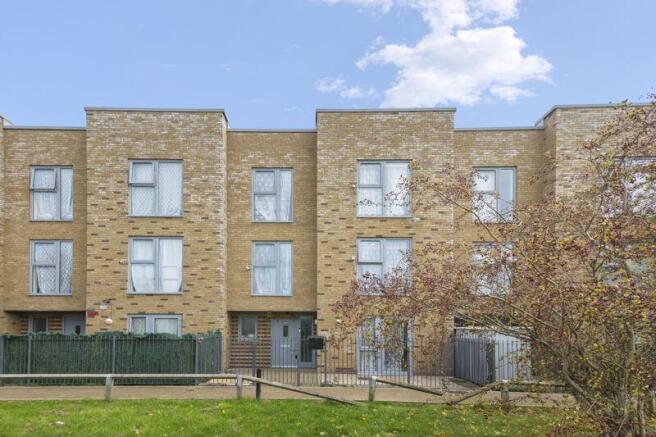 3-bed terraced on Rectory Park Avenue, Northolt, £132,500